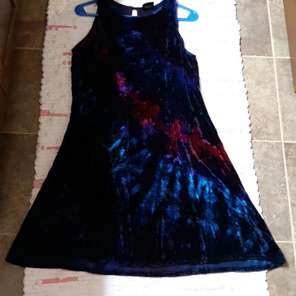 Dress - Picture 7 of 7